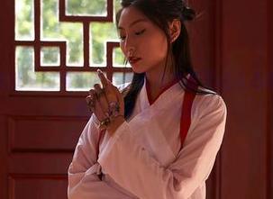 MiiTao蜜桃社 – 图集见证：伊素妍的夏天让人心痒，想问问你，还能再多看一遍吗？