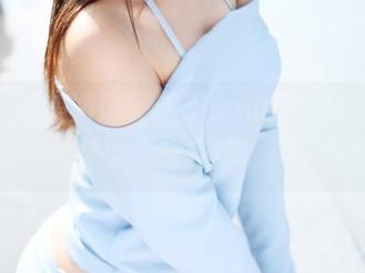 MyGirl美媛馆 – 芝芝Booty白裙：私房里的轻盈与晕染，轻轻松松就抓住视线。
