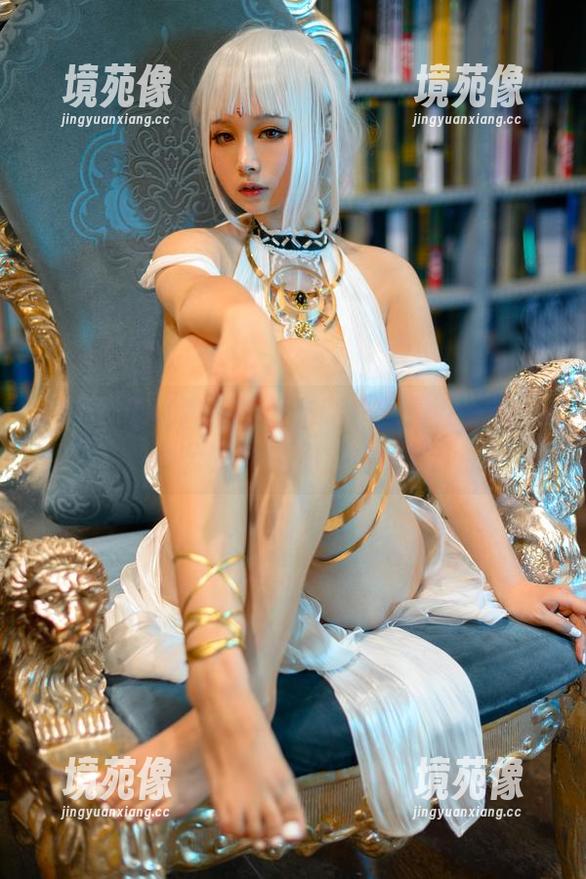 PAKI草莓酱在线发布新作：是女王还是小公主？你们觉得呢？