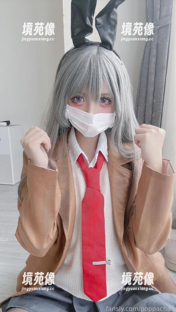 PoppaChan原图大公开：泳池里的梦想与现实的碰撞！