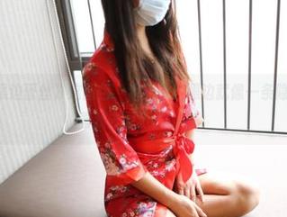 《ROSI黑边蕾丝》这图包，老实说，黑边就像一条隐形线，拉着我去更近的地方。
