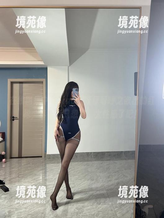 在线图集中，Tina很妖孽呀呼之欲出的红裙，其实我只想说，太性感了吧！