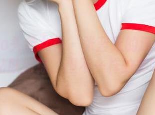 TouTiao头条女神 – 张蓝欣的连体衣图册：贴肤如粽，但不一样的美味。
