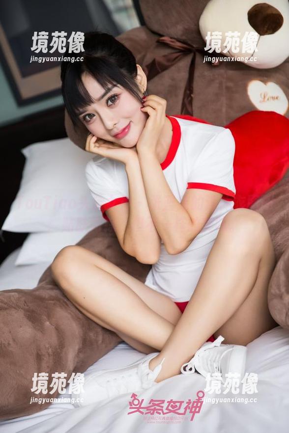 TouTiao头条女神-张蓝欣 TouTiao头条女神 - 张蓝欣的连体衣图册:贴肤如粽,但不一样的美味。
