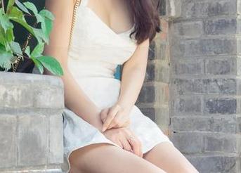 UGirls尤果网 – 红裙图册，顾欣怡在这里转身一瞬，真有种让人错觉的邀约气息。