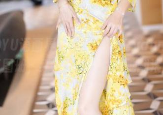 XIAOYU语画界 – 翻开王馨瑶yanni的写真图册，红裙就那么优雅地翻滚着