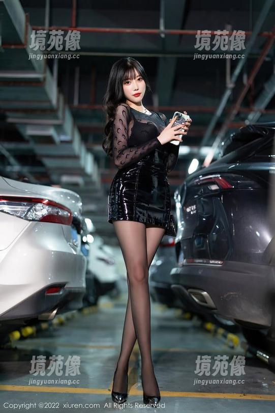 Xiuren秀人网 - 瞧瞧孟狐狸FoxYini的写真集：别人正在下载的秘密哦！