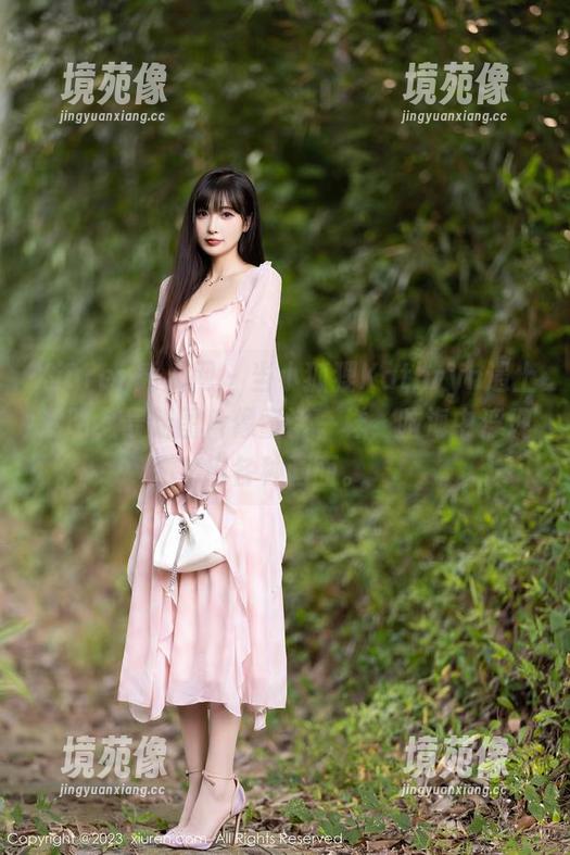 Xiuren秀人网 - 当小狐狸Kathryn遇上透明，最新图片像童话一样，脑海中浮现出各种画面。