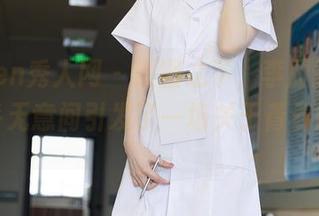 Xiuren秀人网 – 原图之下，李丽莎的制服似乎无意间引发了一场关于青春的聚会。