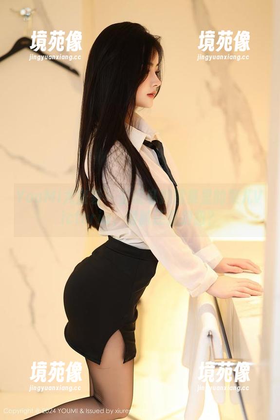 YouMi尤蜜荟 - 圣诞私拍图集里的果儿Victoria，甜腻还是别扭？
