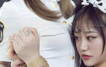 丽柜 – Amily的绚丽连衣裙——一场高清的裙摆畅谈
