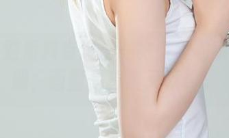 丽柜 – 对质料有追求：微微女同事高清图册，画面是真实又模糊。