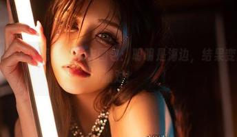 微密圈 – 于芷晴私拍泳衣图包：明明是海边，结果变成沙滩派对！