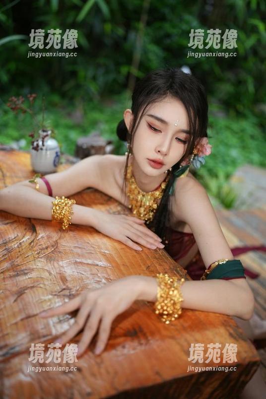 最新短裤cos，余多多Dudu玩得不亦乐乎，一条短裤就能带你体验从“无知”到“十分”的变化！