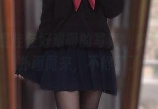 下载这组佳佳好难啊的写真，少女的气息扑面而来，不得了了