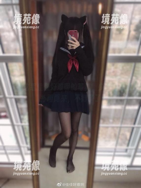 下载这组佳佳好难啊的写真，少女的气息扑面而来，不得了了