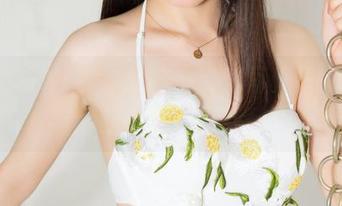 克拉女神 – YOYO的连衣裙写真集，高清都像是为她量身定制的。