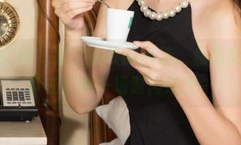 克拉女神 – 披上豹纹的吕佳，私房美图好像在召唤一场时尚选秀…