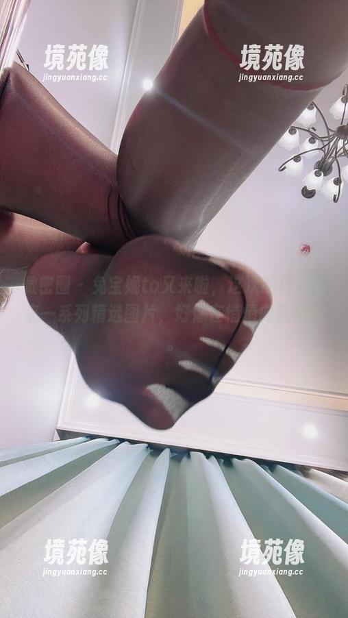 微密圈 - 兔宝妮to又来啦，这次的自拍带来一系列精选图片，好像在悄悄向我招手。