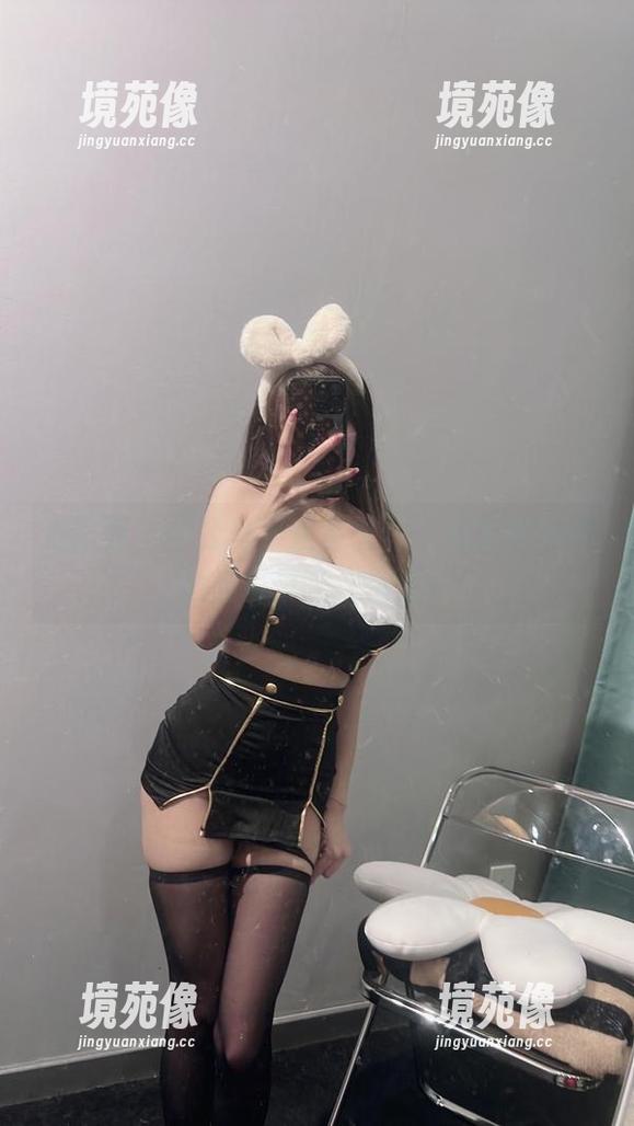 微密圈 - 办公室不止有文件，兔宝妮to的全套写真呼之欲出！