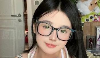 微密圈 – 卡通百科老王为小妈拍的写真，原图比较常规但略有偏心。