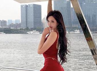微密圈 – 私房浴室自拍合集，大概是周妍希干脆把水印留给自家吧。