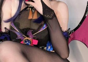 见证小恶魔的笨拙：安食Ajiki写真新系列
