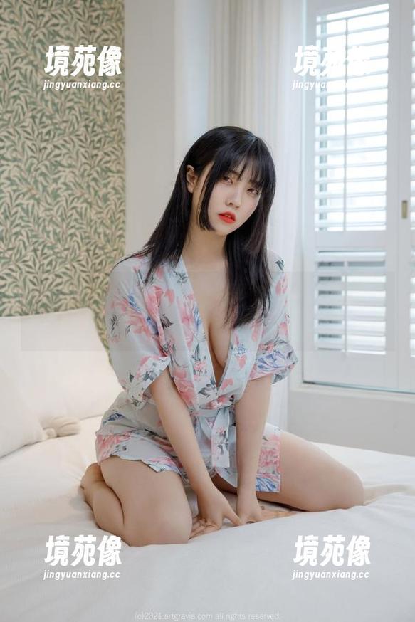 心疼宋哈娜的无圣光睡衣，这图包竟比我家衣柜还丰富
