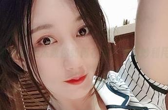 微密圈 – 小玉吃果冻教你如何在私拍中巧妙利用姐姐资源