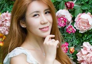 尤物馆 – 忙碌与魅力共存在Amrita贞贞的办公室分享里