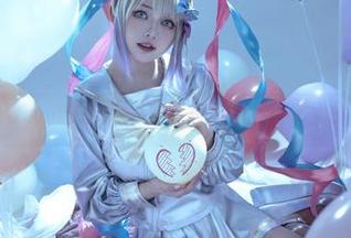 尤猫醒醒ovo的海边写真：桶子里的鱼和日光中的黑线条