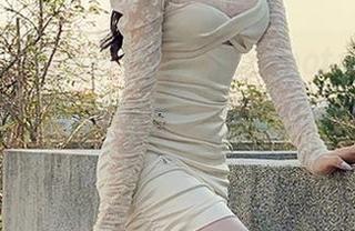 微密圈 – 最新图集：徐莉芝Booty的枣红裙+黑丝，想让所有人都跪服？这衣橱启动了赴约模式！