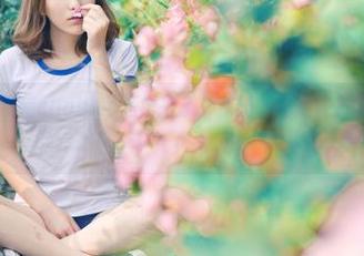 推女神 – 黄歆苑chobits短裙来了，我的下载文件夹都快容不下了！