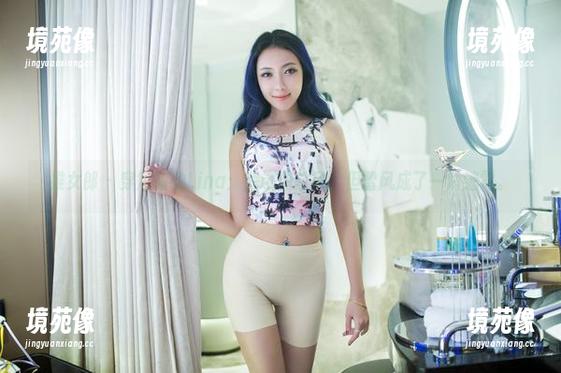 推女郎 - 穿短裙的Lina：我试图拉风，但雷风成了一片迷雾。
