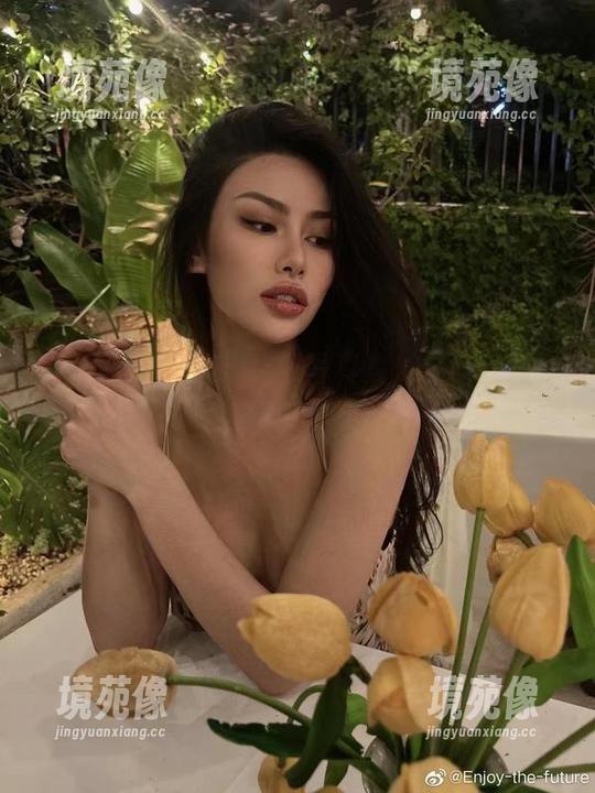 微密圈 - 李嘉欣97的写真集：步伐轻盈，美脚如诗
