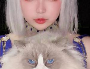 用椒妮佐仁的泳衣高清照片提升一下你的壁纸品位，简直是自我放飞！