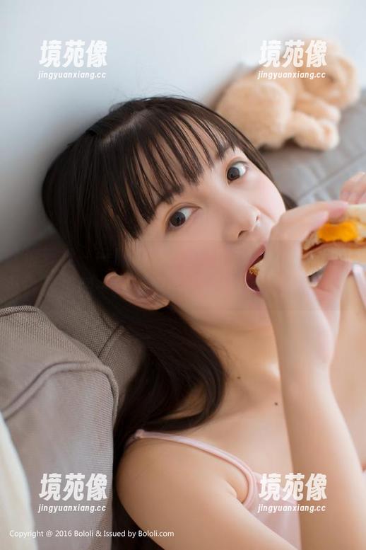 波萝社-猫九酱Sakura 波萝社 - 一睹为快,猫九酱Sakura的裸足原图——不见小脚毛也得心痒痒。