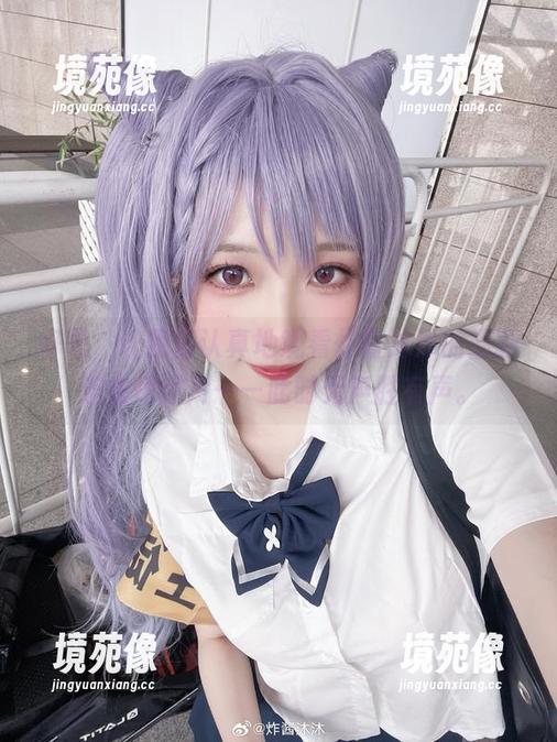 好吧，让我们认真地观看炸酱沐沐的最新连衣裙照片——此时无声胜有声。