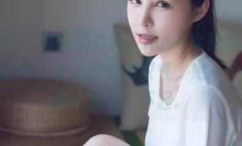 爱蜜社 – 默默地欣赏，nova李雅的睡衣套图分享，时不时就想叹气，她一个人撑起了整个了不起。