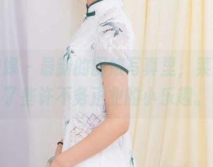 物恋传媒 – 最新的厨娘写真里，菜菜带来了些许不务正业的小乐趣。