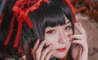 观看猫九酱化身万圣节女巫，我是不是要小心身后那只飞来的扫帚？