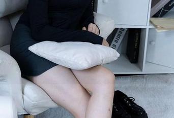 甜予摄影 – 思思穿上白棉袜不只是为了可爱，下载也是挑战自己的一步。