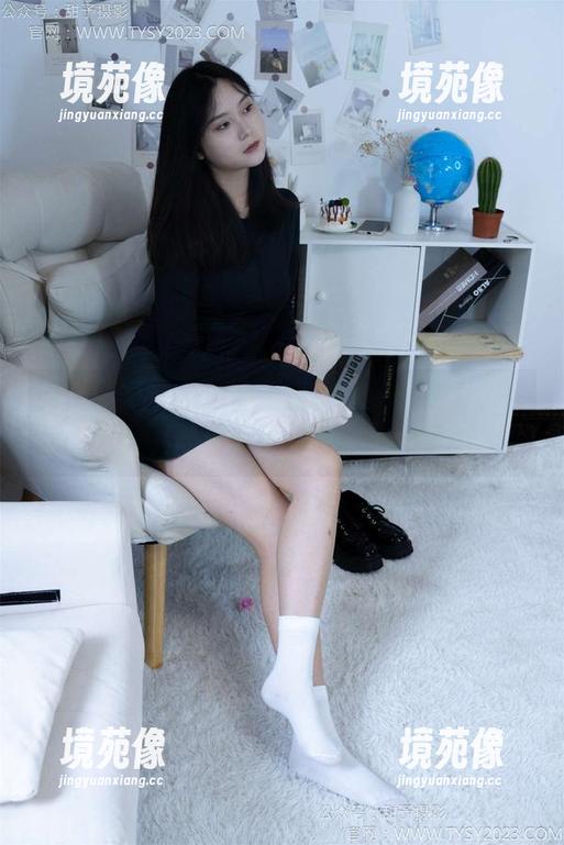 甜予摄影-思思 甜予摄影 - 思思穿上白棉袜不只是为了可爱,下载也是挑战自己的一步。