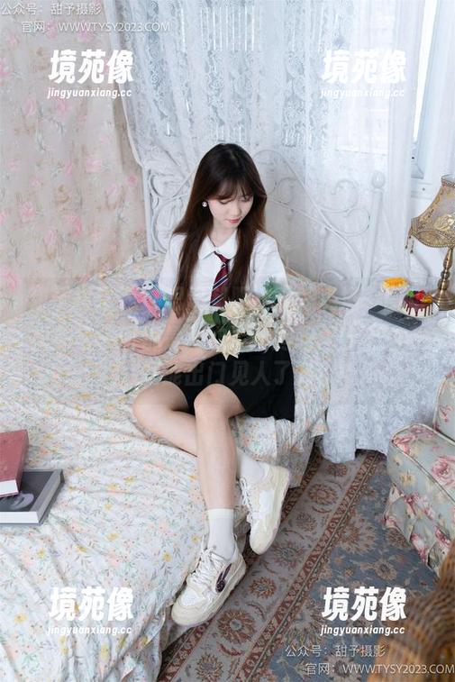 甜予摄影 - “思思制服”画像满满，图包里的每一张都是一次灵魂拷问：穿上这身，就能出门见人了吗？
