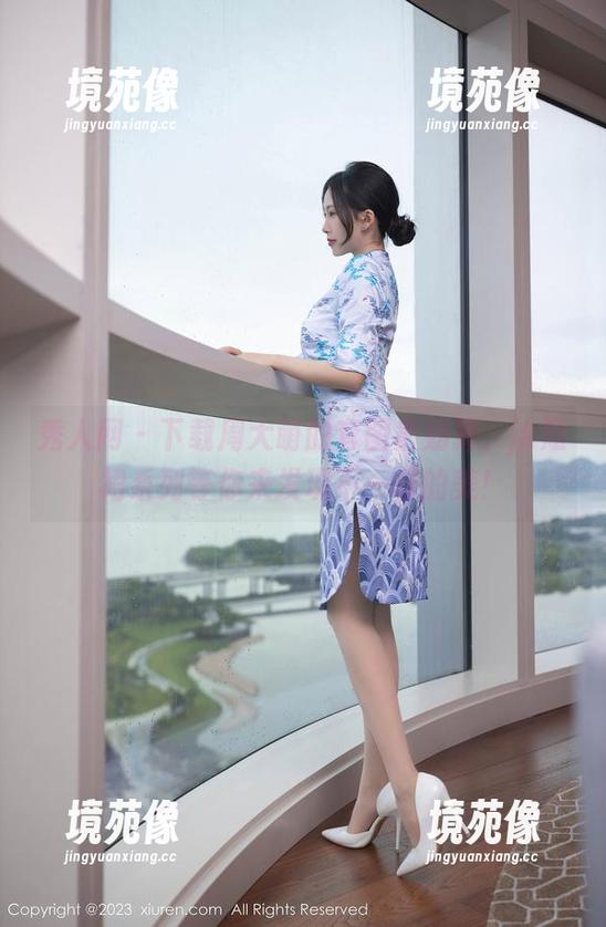 秀人网 - 下载周大萌的套图最划算，jk短裙系列等你来发现不一样的美！
