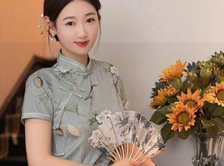 秀人网 – 看“揉揉肉肉”的私拍作品“吊带”，我是发自内心的“买”？