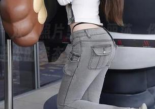 秀人网 – 双人照片里的李丽莎，你们注意到她那轻松的姿态没？原图可是别有韵味啊。