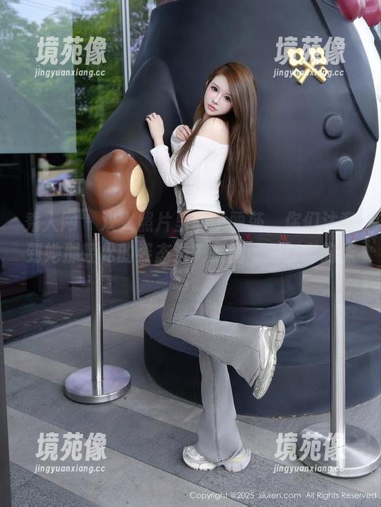 秀人网-李丽莎 秀人网 - 双人照片里的李丽莎,你们注意到她那轻松的姿态没?原图可是别有韵味啊。