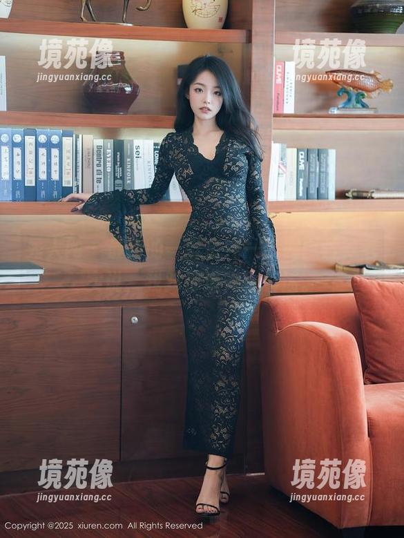 秀人网 - 最新的一批金纯一瑜伽图片，老实说，我对那道光很着迷。