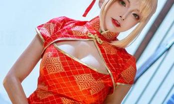 在线见证：秋和柯基的小红帽，难道是饲养柯基的高级流行？
